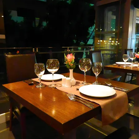 The - Adults Only מלון דירות