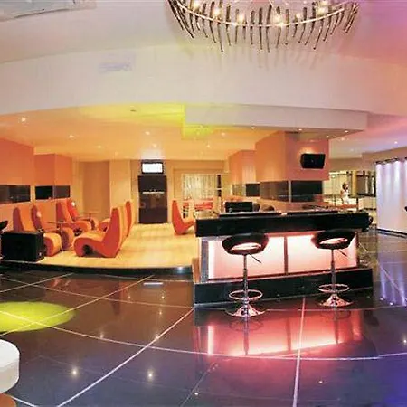 The - Adults Only מלון דירות